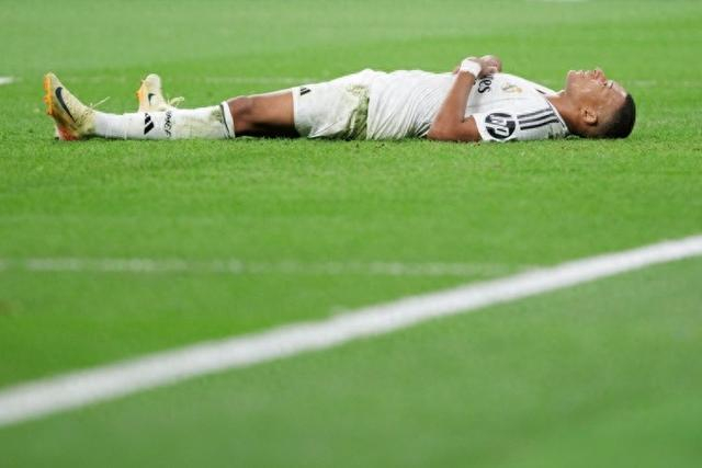 巴萨国王杯大名单：亚马尔、莱万领衔，什琴斯尼病愈回归（巴萨公布国王杯名单：亚马尔、莱万领衔，什琴斯尼病愈复出）