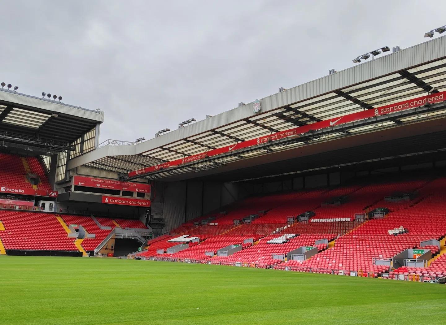 篮球湖人替补球员获得更多出场时间