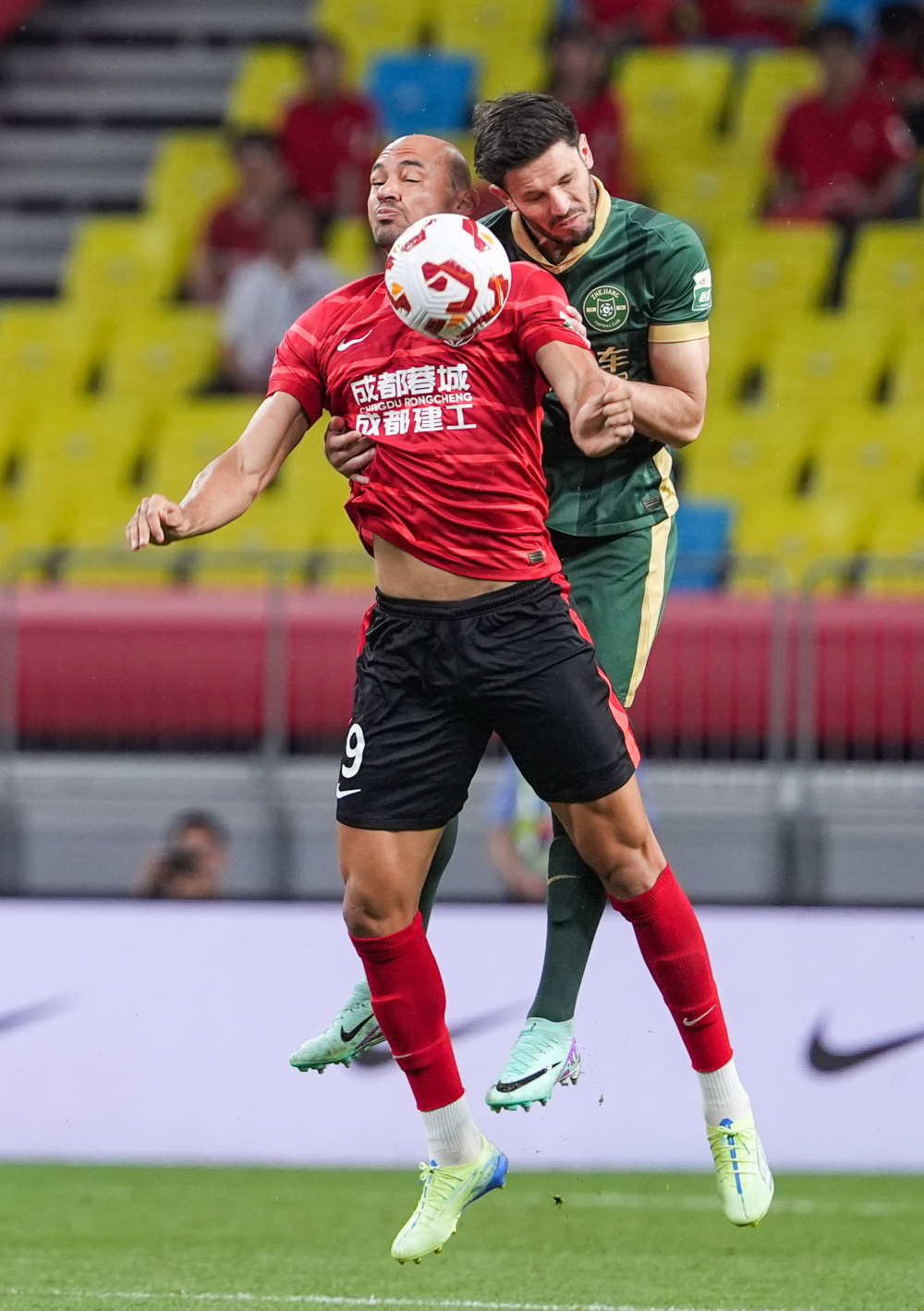 中国澳门球员：澳门联赛球员平均每场收入约445-890元人民币