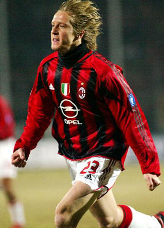 赫罗纳主帅：球队在对抗方面始终处于劣势，冬窗要补强防守端（赫罗纳主帅坦言球队对抗处下风，冬窗将加固防线）