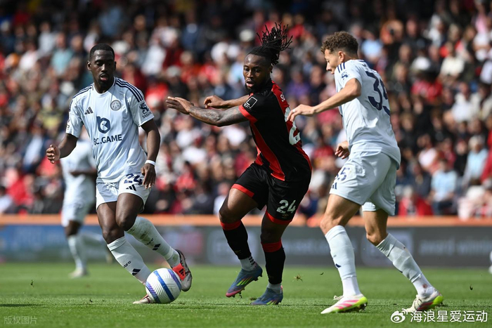 为庆祝美加墨世界杯，与刺客足球鞋融合设计的科8将进行复刻