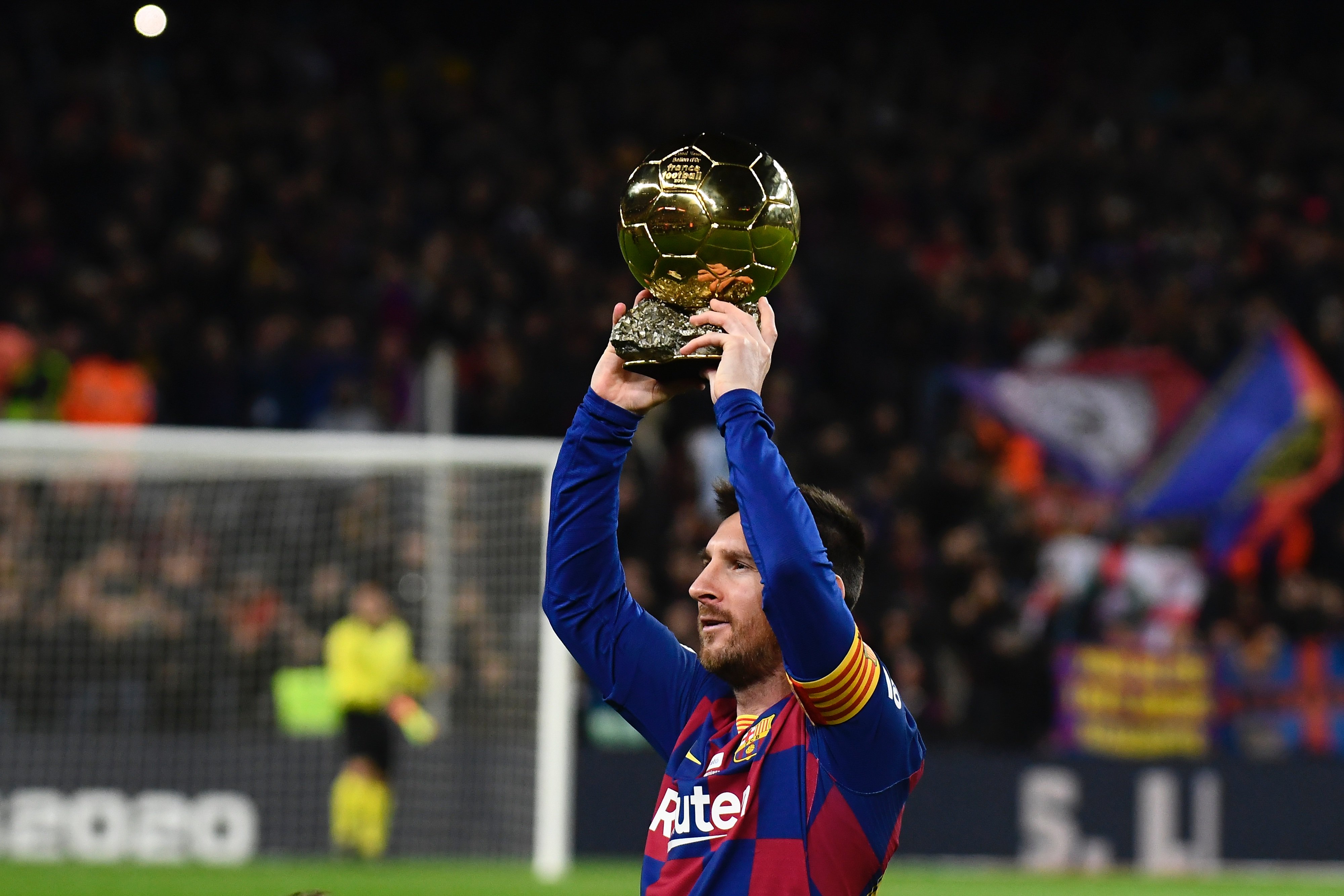 足坛巫术大作战：有球队靠癞蛤蟆夺欧冠，姆巴佩有黑魔法？（足坛玄学大乱斗：有队靠癞蛤蟆符问鼎欧冠，姆巴佩也有神秘加持？）