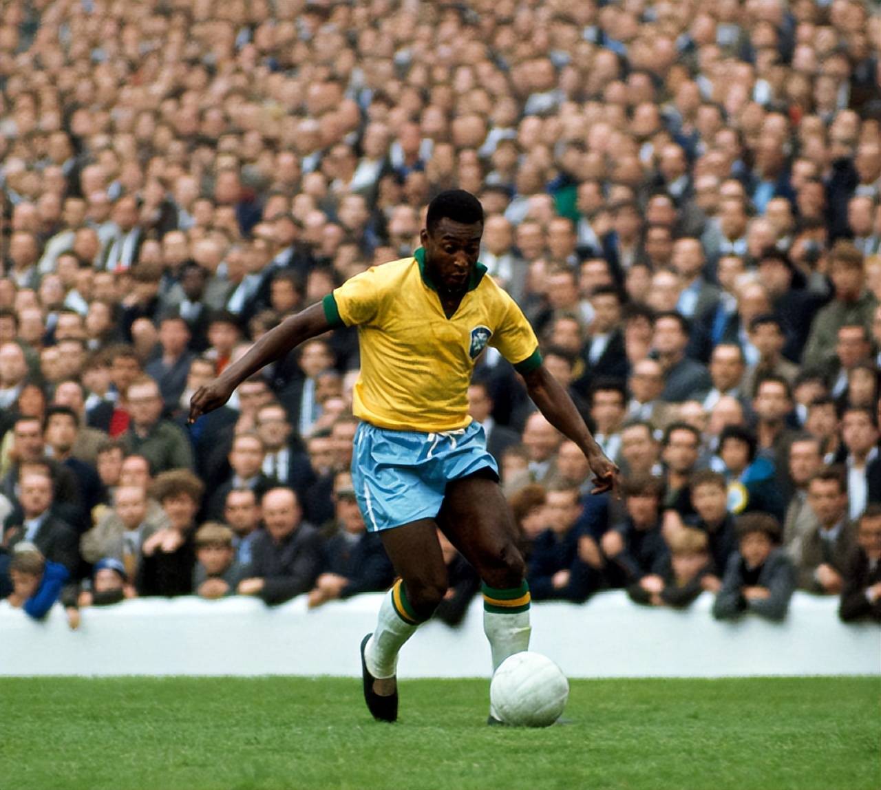 2025年12月2日，湖人 vs 太阳，湖人背靠背迎战太阳，双方实力悬殊，湖人状态火热，太阳面临两连败困境。