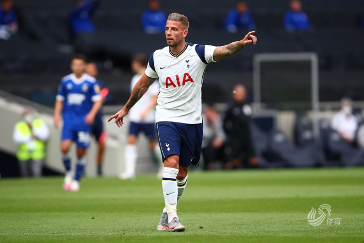 咔咔一顿扣！克里斯17中11&罚球9中6砍下28分8板4助2断