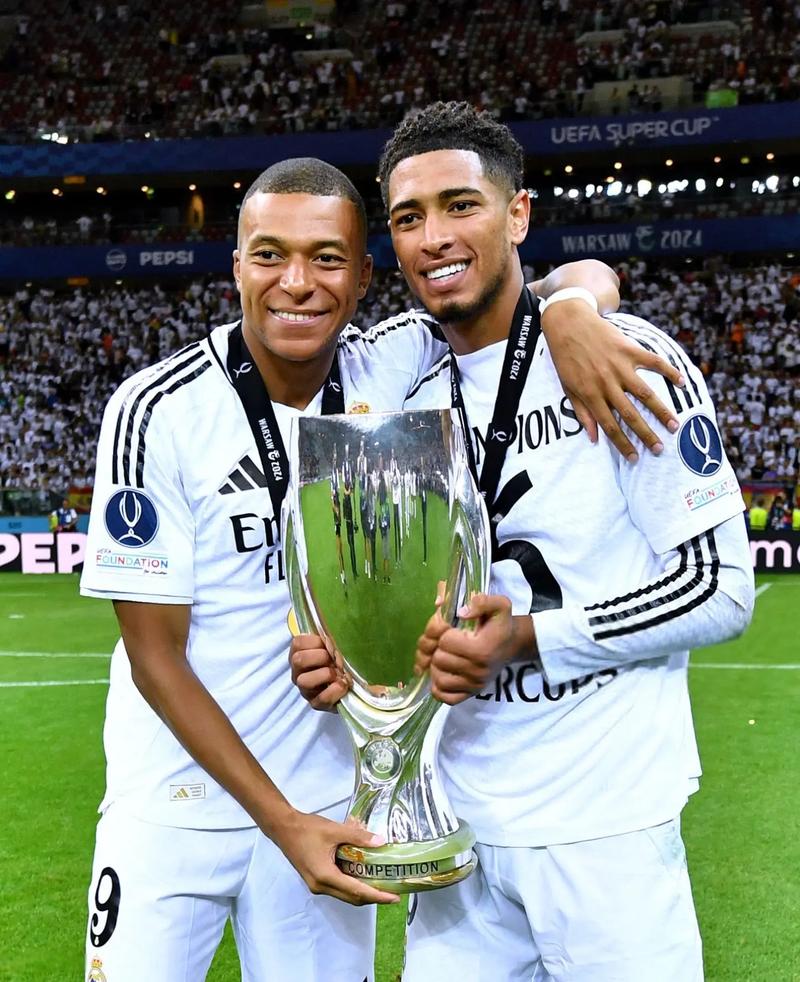 拜仁vs美因茨首发：凯恩领衔，卡尔在列，迪亚斯缺席（拜仁对阵美因茨首发名单：凯恩领衔，卡尔入选，迪亚斯缺席）